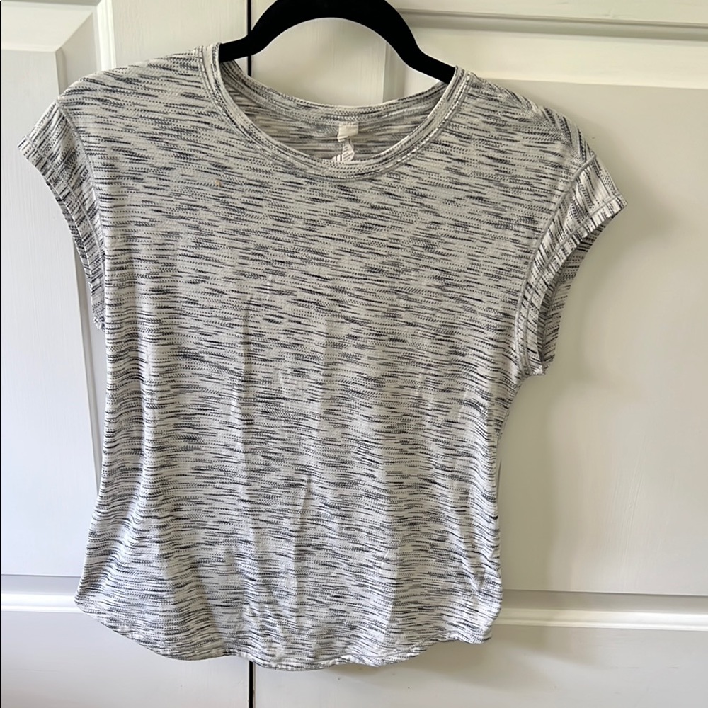 Lululemon Athletica Tee